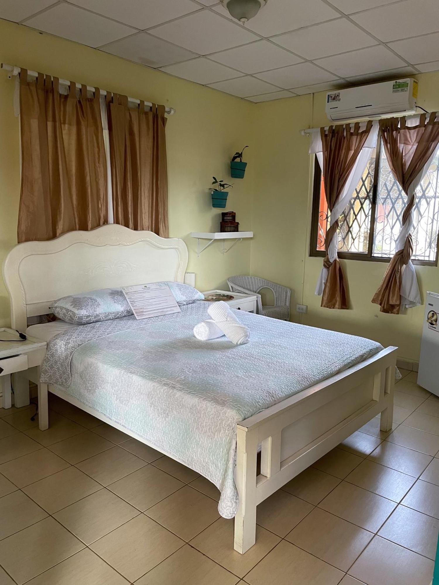 Hostel Kimmell / Hostal Familiar La Casita De Los Kimmell Лас-Таблас Екстер'єр фото