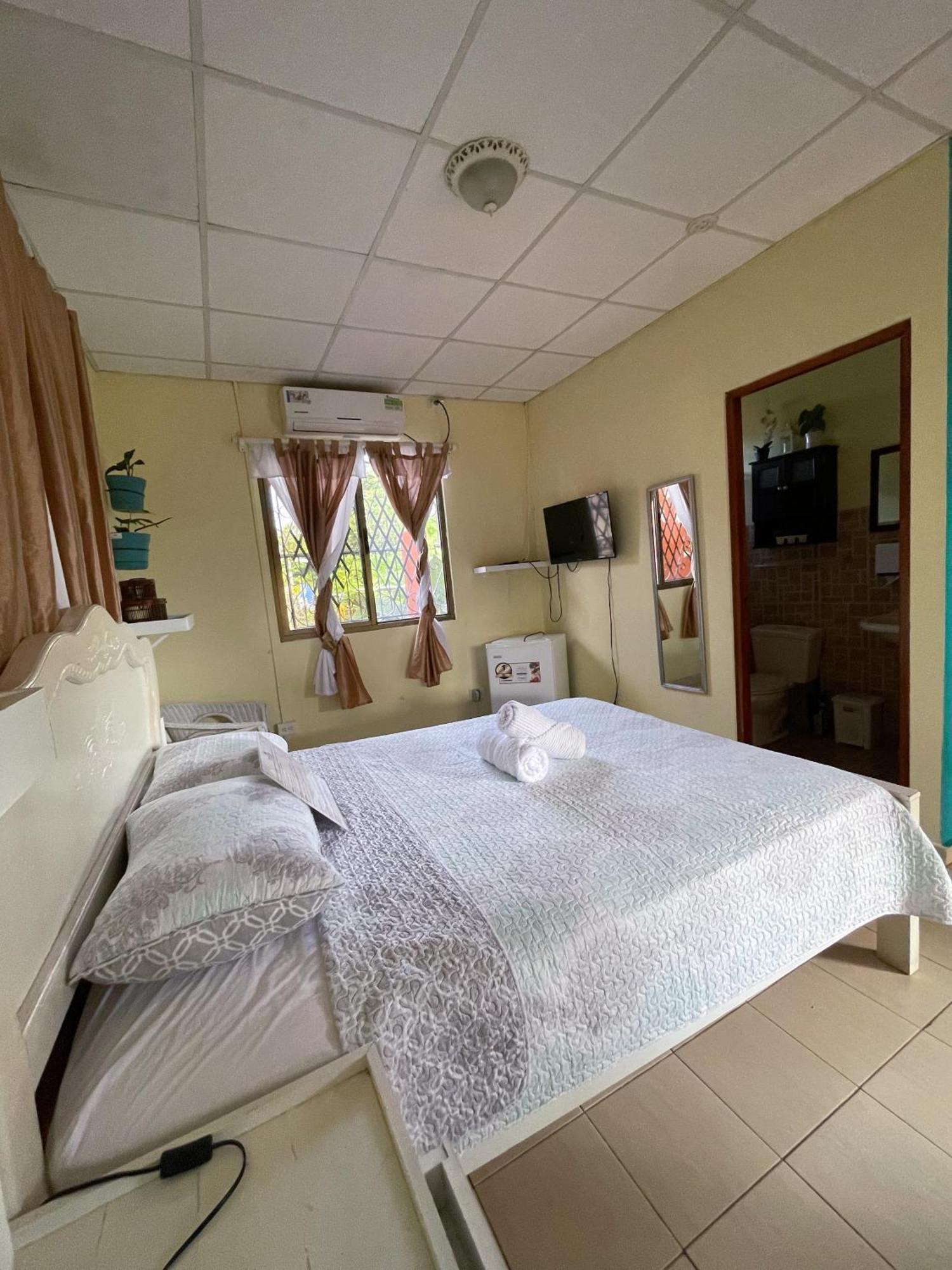 Hostel Kimmell / Hostal Familiar La Casita De Los Kimmell Лас-Таблас Екстер'єр фото