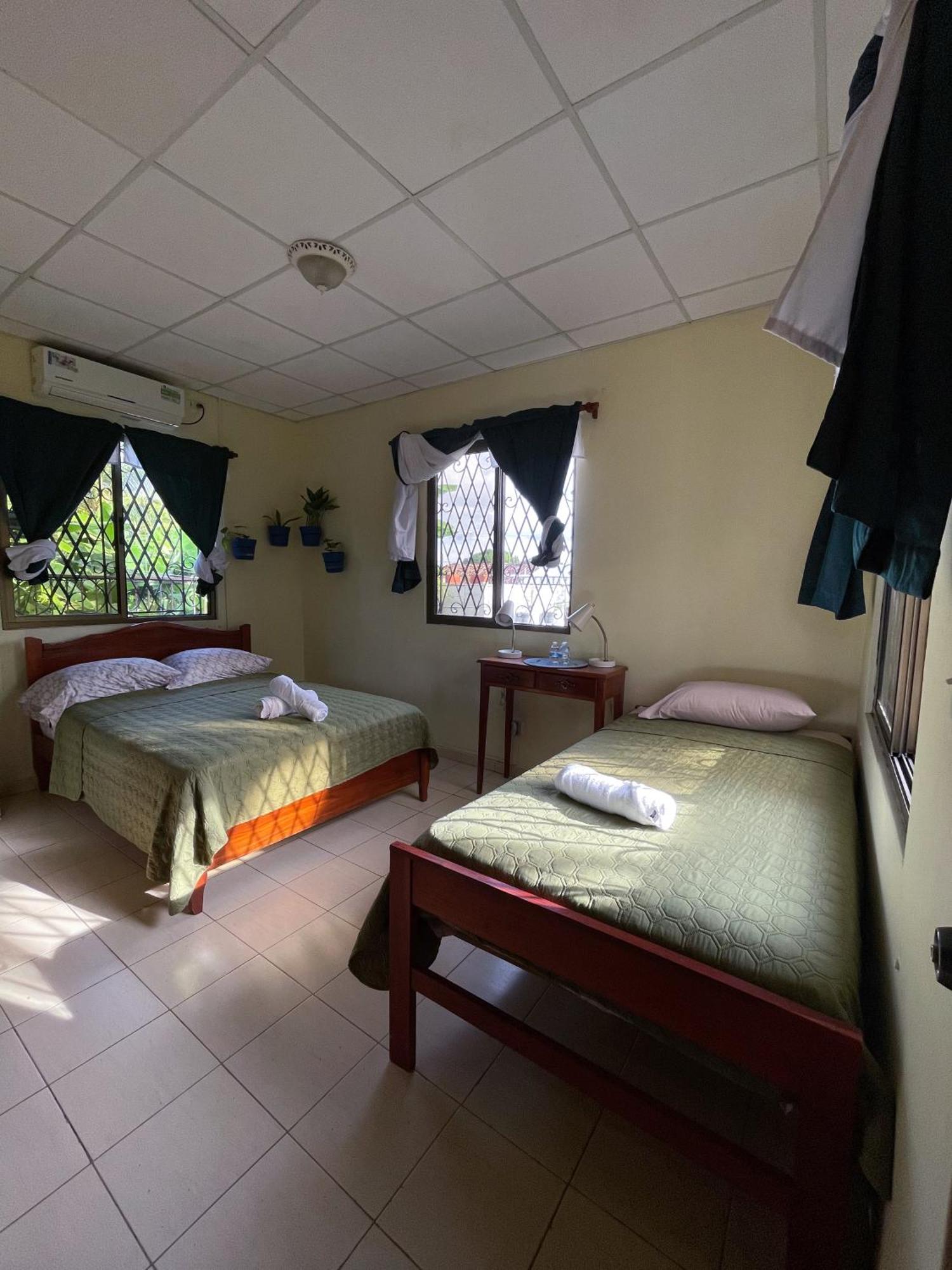 Hostel Kimmell / Hostal Familiar La Casita De Los Kimmell Лас-Таблас Екстер'єр фото